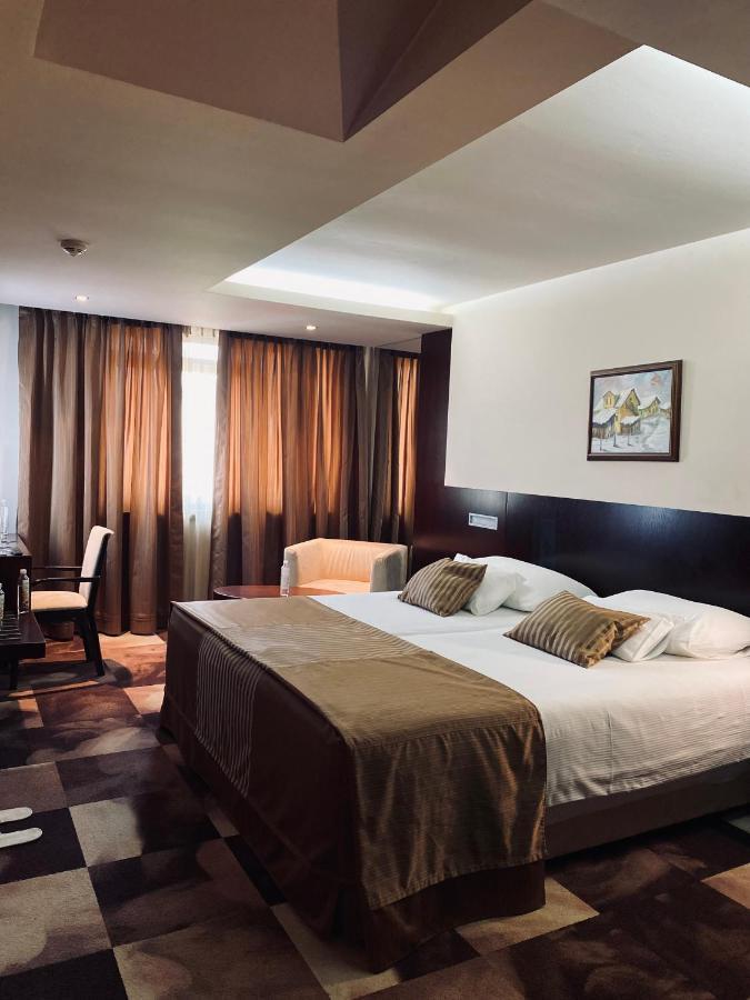 Hotel Zenica Bagian luar foto