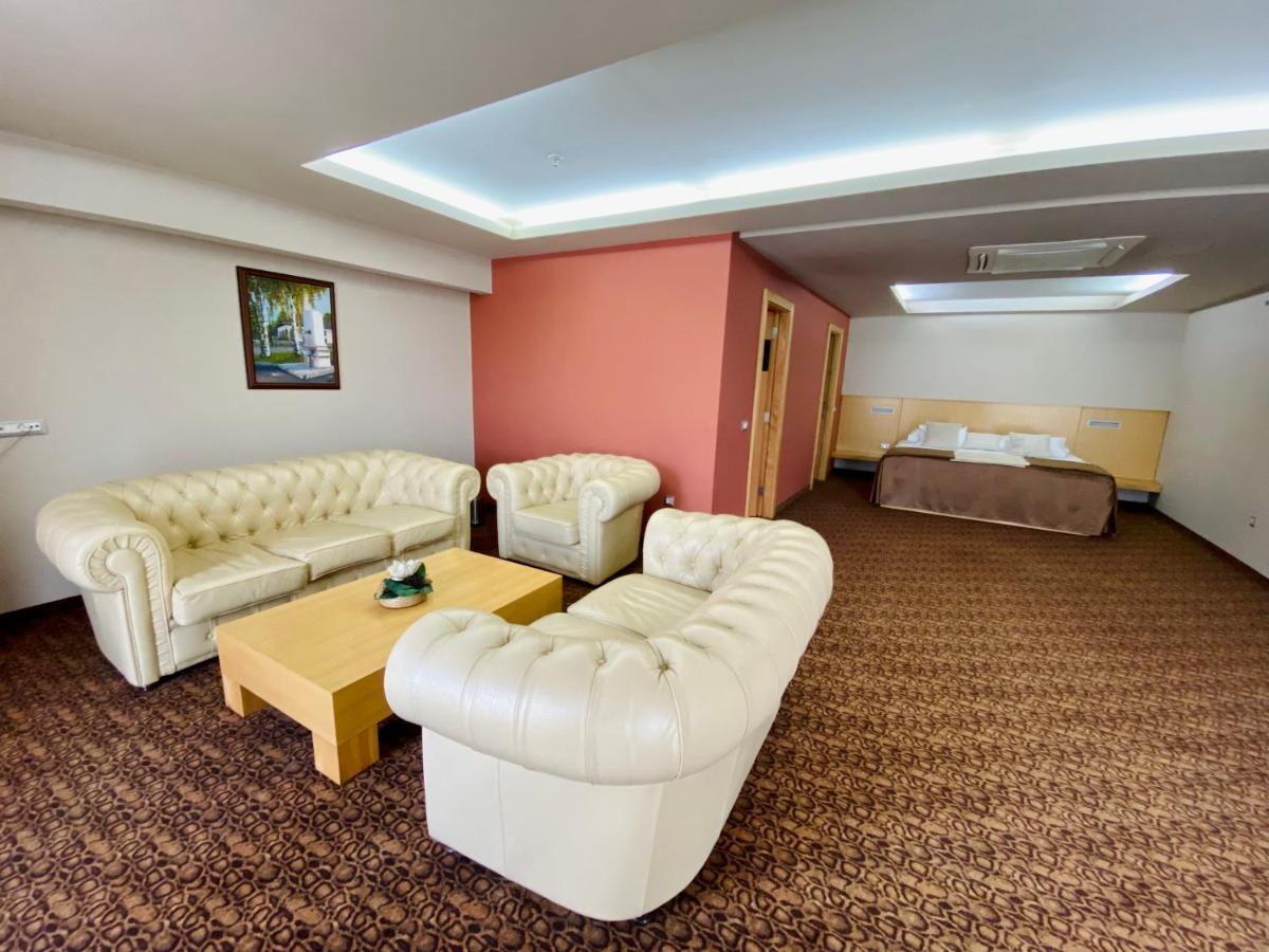 Hotel Zenica Bagian luar foto