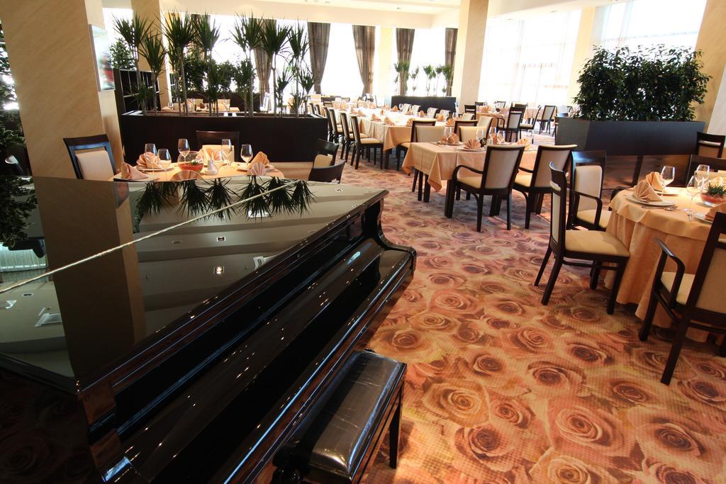 Hotel Zenica Bagian luar foto