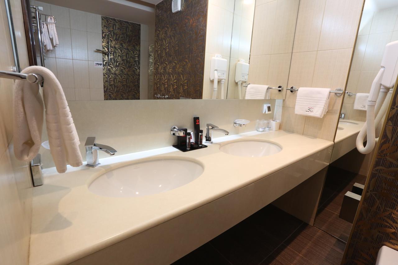 Hotel Zenica Bagian luar foto