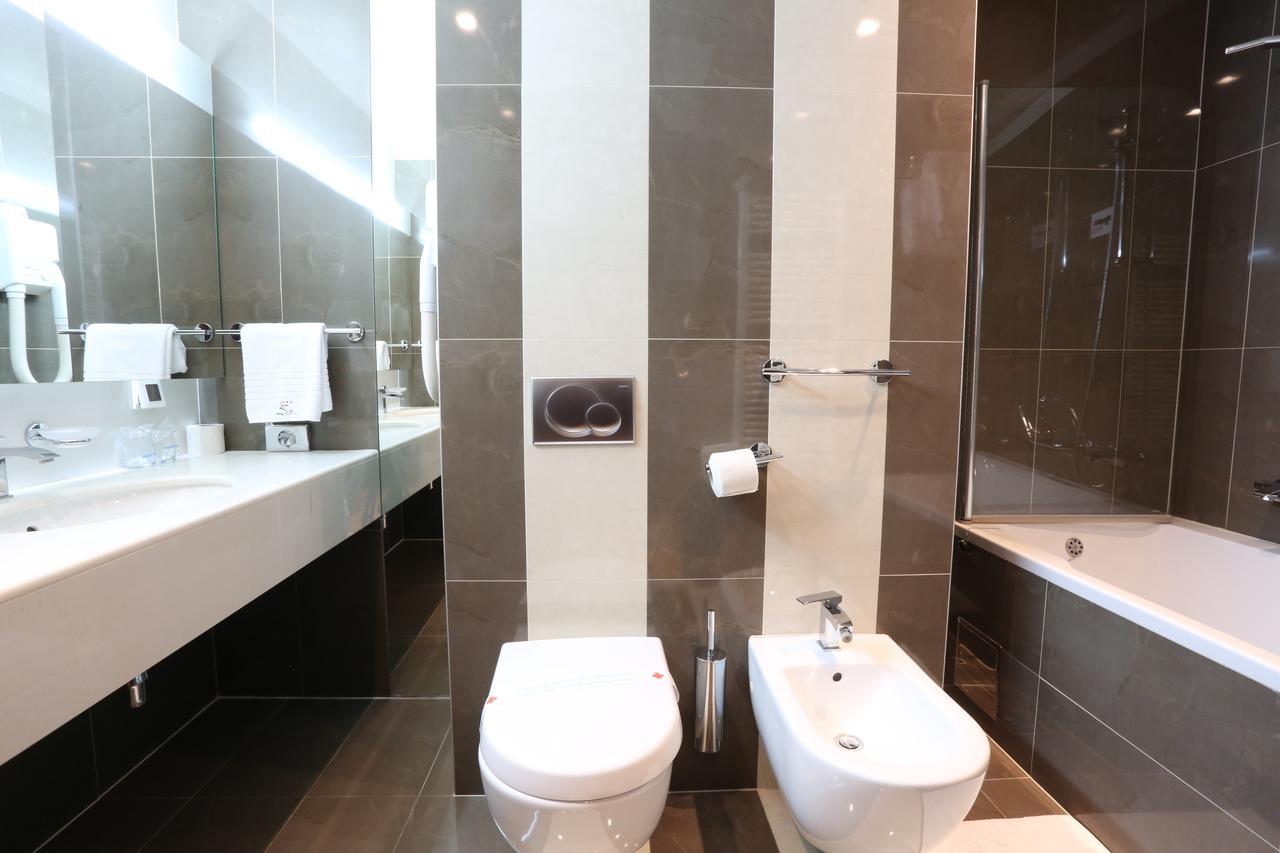 Hotel Zenica Bagian luar foto