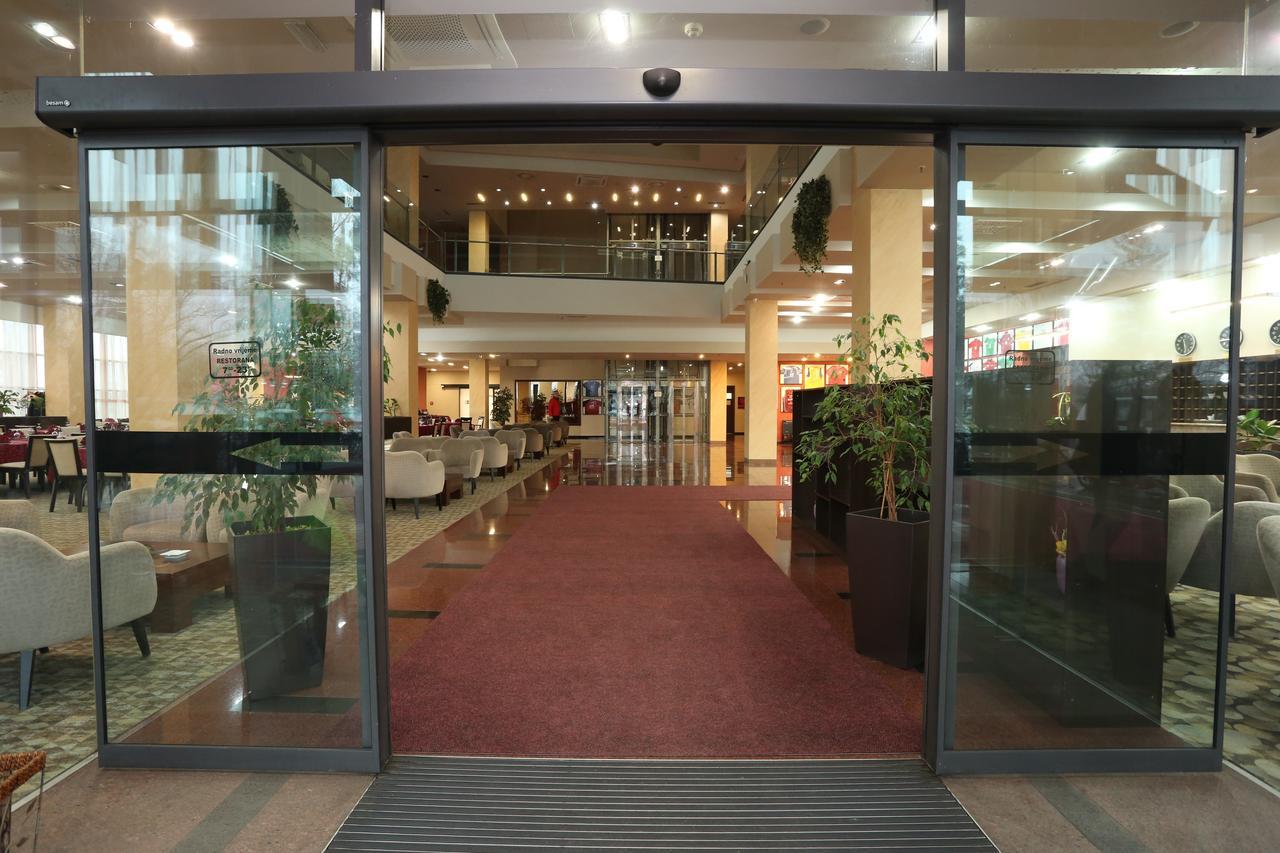 Hotel Zenica Bagian luar foto