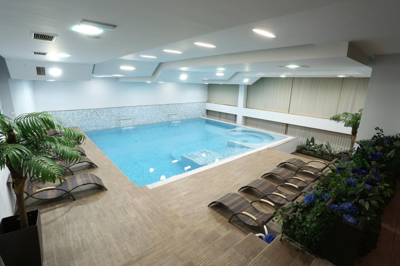 Hotel Zenica Bagian luar foto