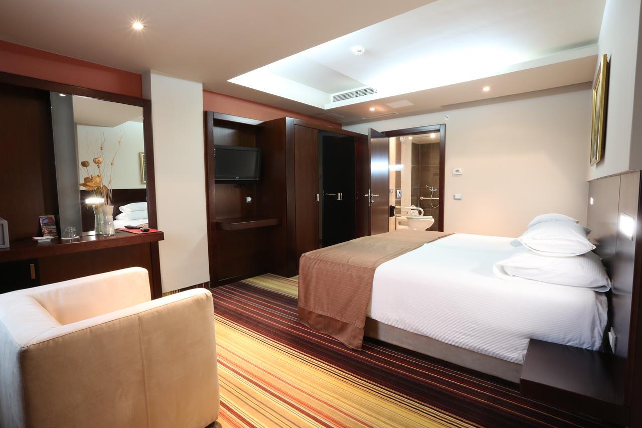 Hotel Zenica Bagian luar foto