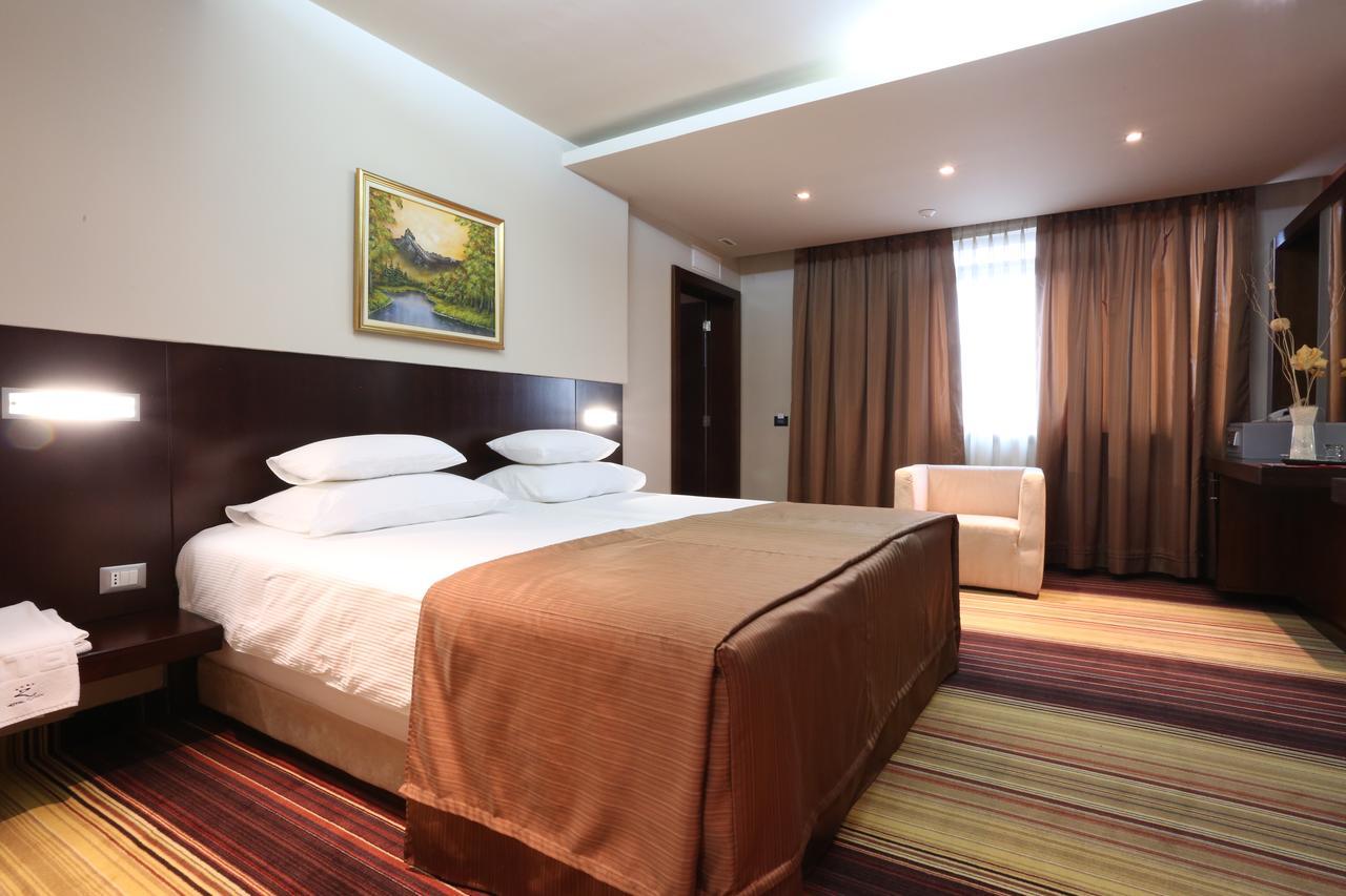 Hotel Zenica Bagian luar foto
