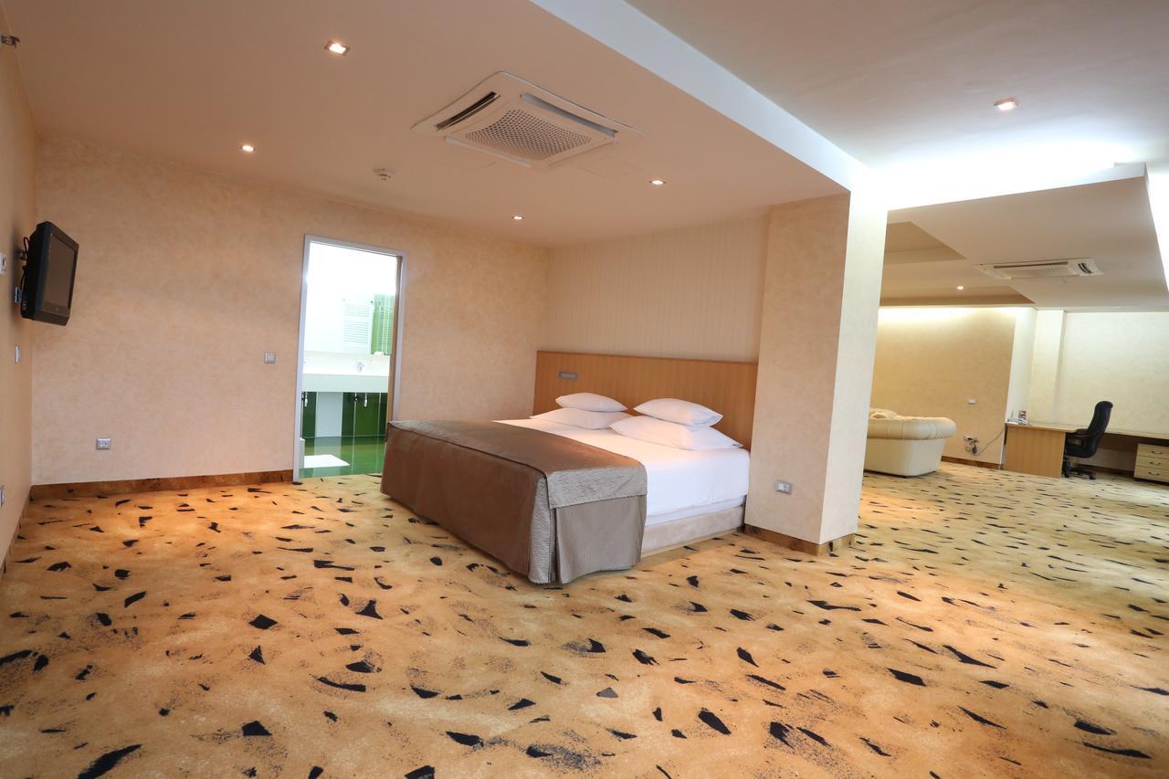 Hotel Zenica Bagian luar foto