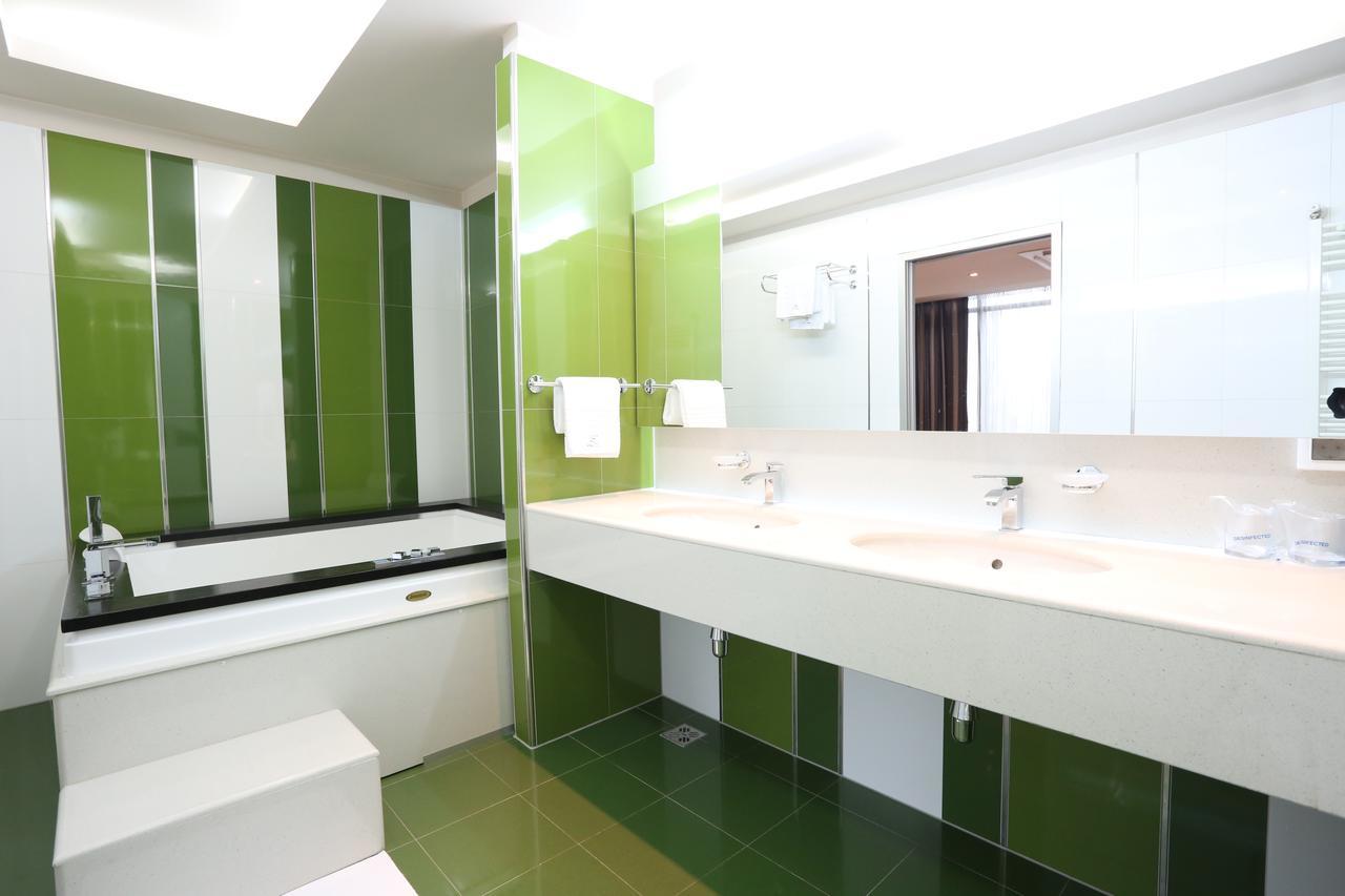 Hotel Zenica Bagian luar foto